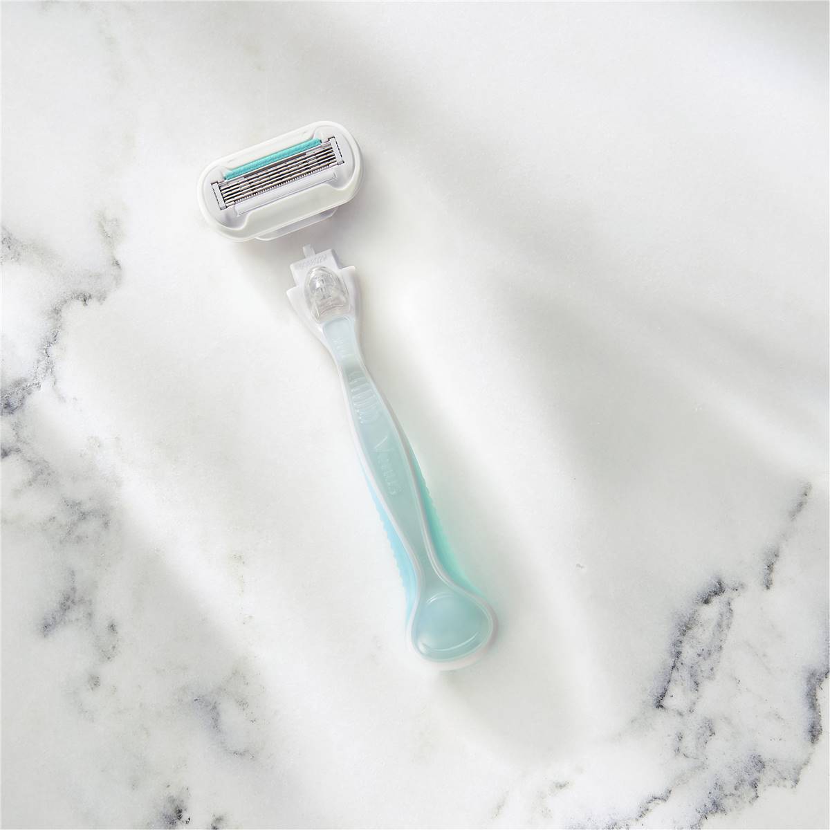 Gillette Venus Deluxe Smooth Sensitive Razor With 2 Razor Blades - Cutprice Online