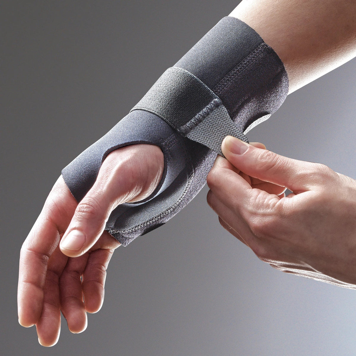 Futuro Compression Stabilising Wrist Brace Right Hand Small Medium