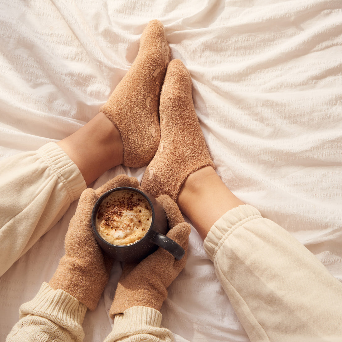 Révive Moisturising Gel Socks with Coconut Oil - Cutprice Online