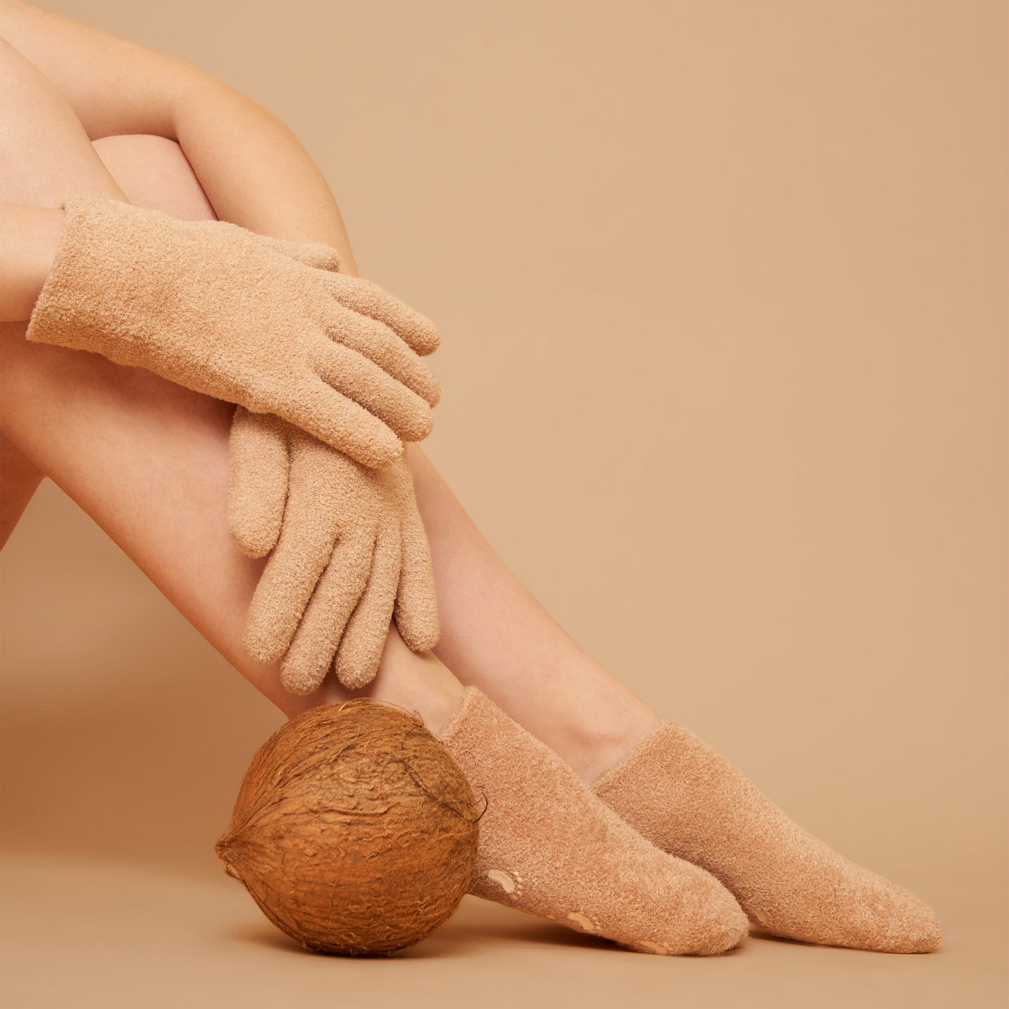 Révive Moisturising Gel Socks with Coconut Oil - Cutprice Online
